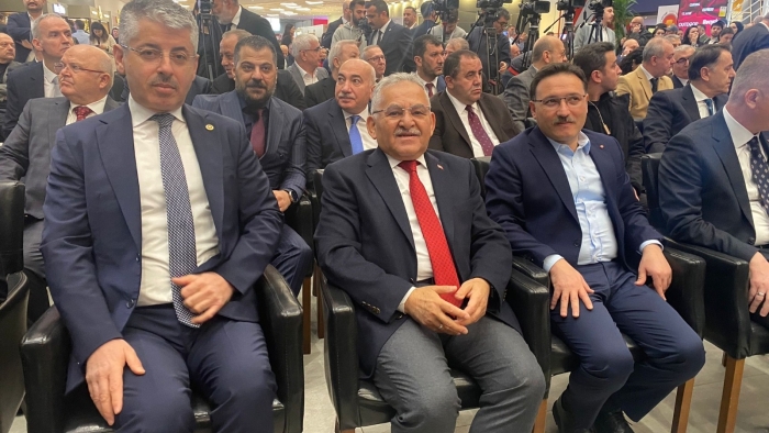Vali Çiçek, “Fuarda hep beraber küçük Kayseri oluşturduk”